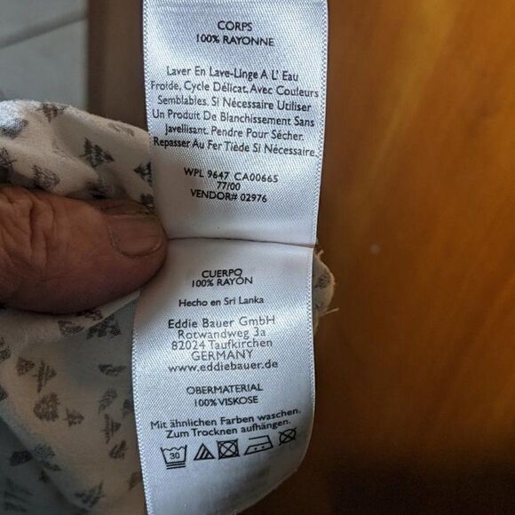 EDDIE BAUER 100% RAYON OFF WHITE W/BLACK PINE TREES LONG SLEEVE BLOUSE - 2XL - Picture 5 of 6